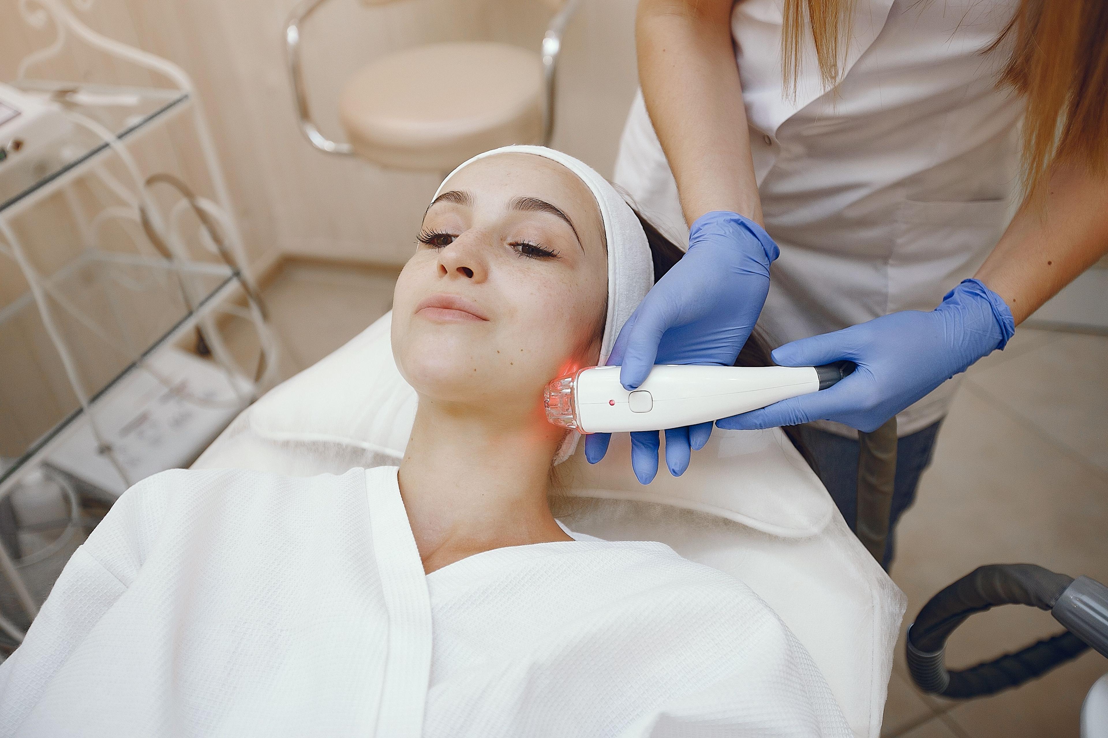 Laser treatment for blackheads